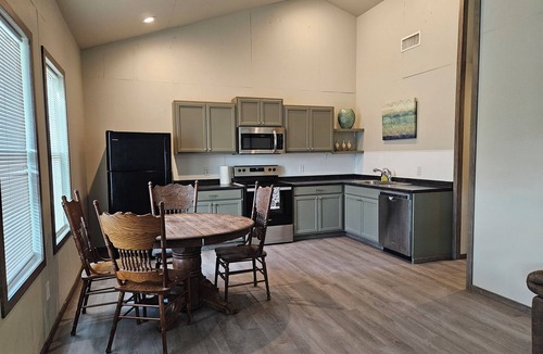 Tyler Apartment | Enjoyable 1-bedroom apartment with AC for a relaxing stay