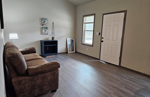 Tyler Apartment | Enjoyable 1-bedroom apartment with AC for a relaxing stay