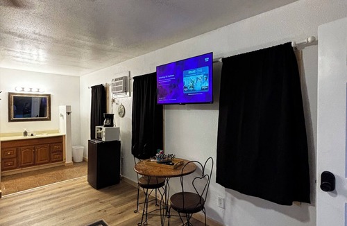 Eminence House | Enjoyable 1-bedroom barn with AC in charming Eminence