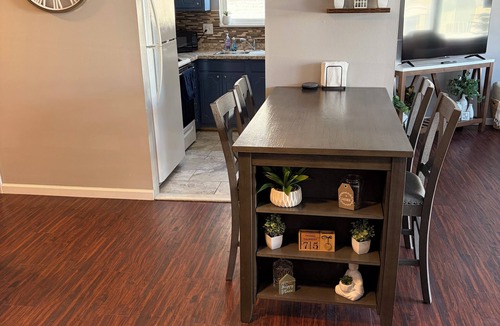 Williamsville Apartment | Enjoyable 2-bedroom 4-Guest Apartment with AC in charming Amherst,NY
