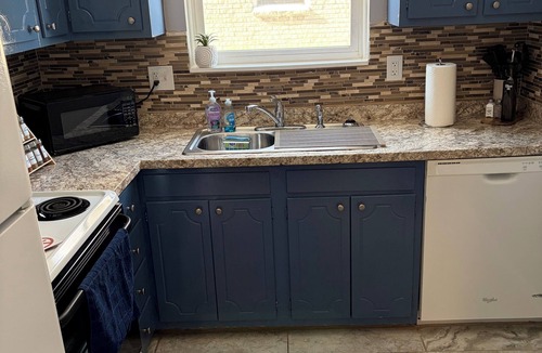 Williamsville Apartment | Enjoyable 2-bedroom 4-Guest Apartment with AC in charming Amherst,NY