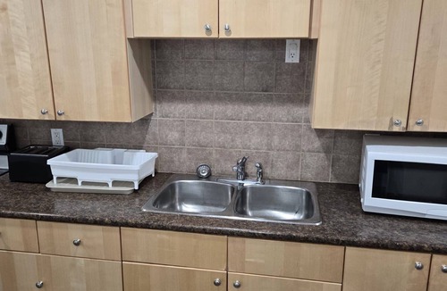 Chapel Hill South Apartment | Enjoyable 2-bedroom apartment with AC in beautiful Ottawa