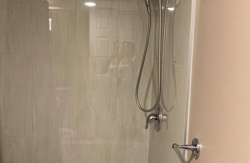 Chapel Hill South Apartment | Enjoyable 2-bedroom apartment with AC in beautiful Ottawa