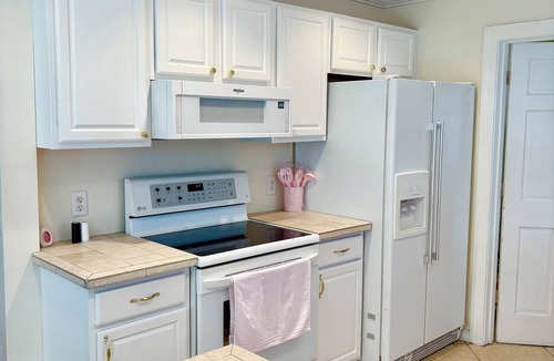 Whitfield House | Enjoyable 2-bedroom house with Pool in charming Sarasota