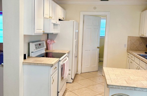 Whitfield House | Enjoyable 2-bedroom house with Pool in charming Sarasota