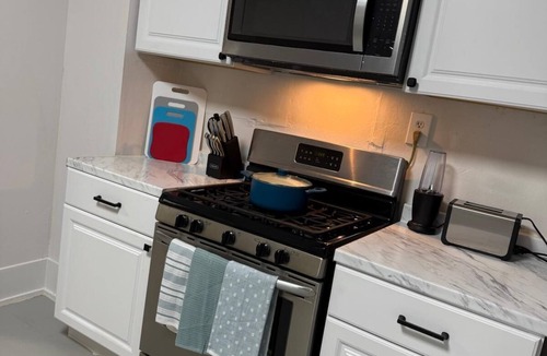 Greater East End House | Enjoyable 2bedroom walking distance to coffee shop, restaurants and Downtown HOU