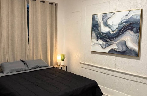Greater East End House | Enjoyable 2bedroom walking distance to coffee shop, restaurants and Downtown HOU