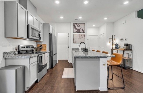 Roseville House | Enjoyable 3-bedroom house with Firepit + Safe in charming Roseville