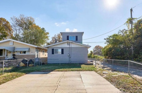 St. Louis House | Enjoyable 3-bedroom house with AC in St. Louis