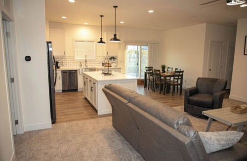 Taylor House | Enjoyable 4-bedroom house with AC in charming Taylor