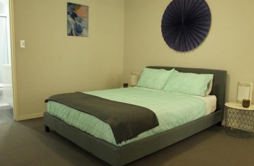 Waitara Apartment | Enjoyable Holiday Home For Group Six