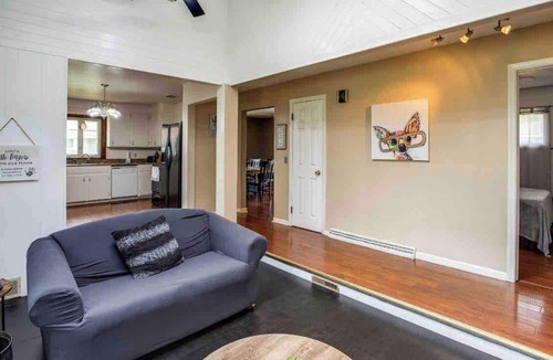 Rochester House | Enjoyable Home by Airport & Dwtn