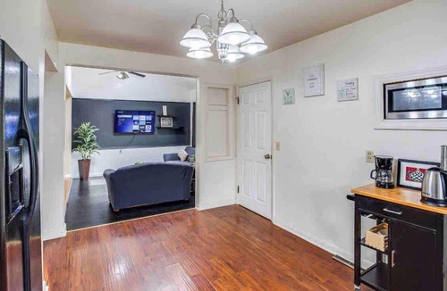 Rochester House | Enjoyable Home by Airport and Dwtn