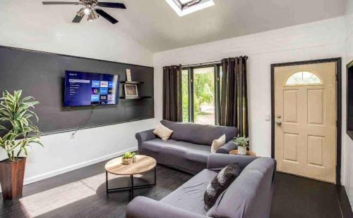 Rochester House | Enjoyable Home by Airport and Dwtn
