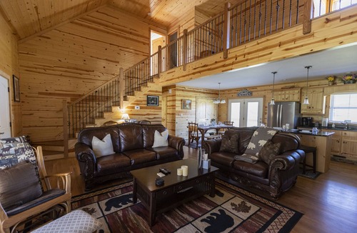 Fleetwood Cabin | ENJOYABLE RELAXING Quiet area king bed riverfront access with firepit