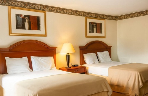Campbelltown Hotel | Enjoyable Stay For Sure! 4 Relaxing Units w/FREE Breakfast, Swimming Pool!