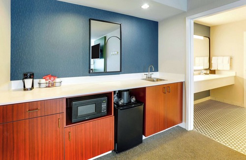 Oyster Point Hotel | Enjoyable Trip! Spacious and Pet-friendly Unit, Onsite Parking