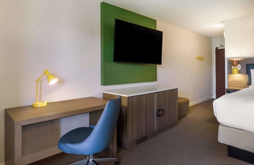 Oyster Point Hotel | Enjoyable Trip! Spacious and Pet-friendly Unit, Onsite Parking