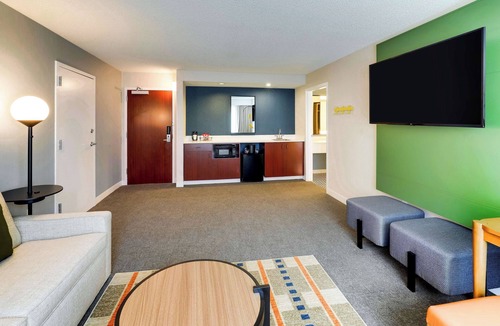 Oyster Point Hotel | Enjoyable Trip! Spacious and Pet-friendly Unit, Onsite Parking