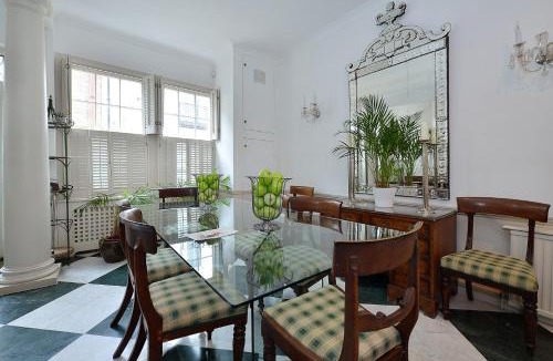 Knightsbridge House | Ennismore Mews