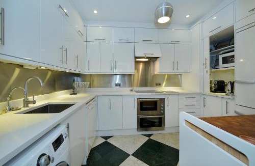 Knightsbridge House | Ennismore Mews