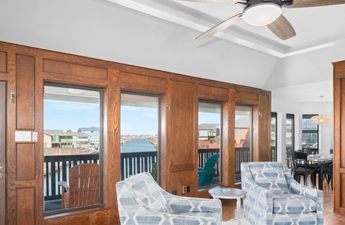 City-by-the Sea House | Enormous luxury home with a private pool in City By The Sea with access to the I