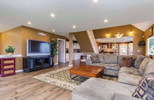 Roads End House | Enormous ocean view homes with firepit and deck short walk to the beach