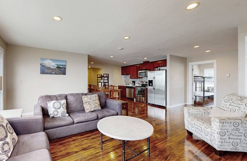 Lincoln City House | Enormous Renovated Home with Ocean Views and Easy Beach Access Dogs OK
