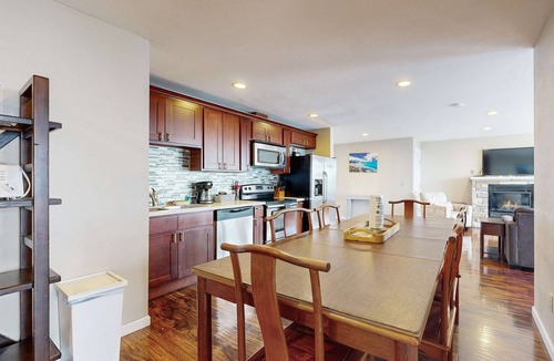Lincoln City House | Enormous Renovated Home with Ocean Views and Easy Beach Access Dogs OK