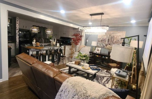 Antioch House | Enrene GreenHouseRomance