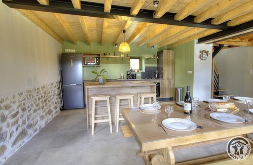 Meys House | "Ensemble - MEYS - Gîte