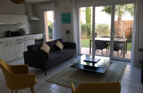 Moyen-Vernet House | Ensolellée house with garden. Deco. Contemporary and neat.