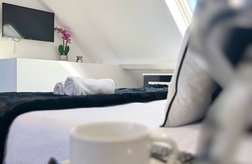 Lower Edmonton Bed & Breakfast | Ensuite Deluxe Room with Shower