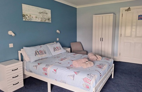 Cranleigh House | Ensuite Double Room with Countryside Views