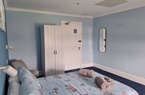 Cranleigh House | Ensuite Double Room with Countryside Views