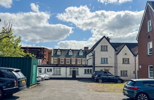 Solihull Apartment | Ensuite Flat in Solihull Town