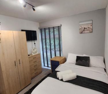 Vange Bed & Breakfast | Ensuite premier rooms