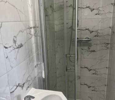 Botwell House | ENSUITE ROOM AT HAYES