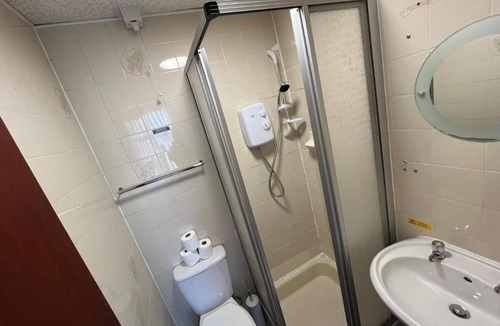 North Shore Hotel | Ensuite Single Room