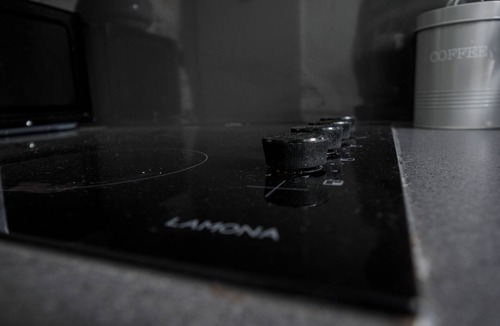 Stoke-on-Trent Apartment | Ensuite3 Woodhouse private bath 2kitchen