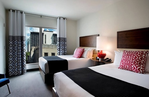 Downtown San Antonio Hotel | Ensuring a Very Comfortable Stay! 2 Relaxing Units, City View, Outdoor Pool