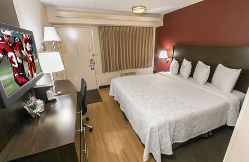 Statesville House | Ensuring a Very Comfortable & Memorable Stay! Pet-friendly, Free Parking!