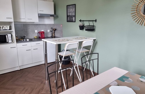 Elincourt-Sainte-Marguerite House | Entire house. 2-4 pers. Closed parking. Terrace