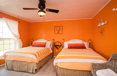 North Lake House | Enter into our Vibrant room "Sunset Crush"