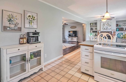 Enterprise House | Enterprise Abode Near Dining & Attractions!