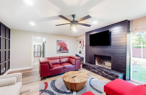 DeSoto House | Entertainer's delight with vibrant game room and large yard - dog-friendly