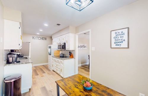 DeSoto House | Entertainer's delight with vibrant game room and large yard - dog-friendly