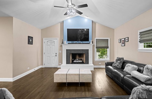 Arlington Heights House | Entertainer's Dream Home: Expansive Kitchen, Wet Bar & Walk to Everything!