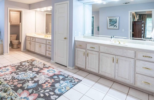 Paris House | Entertainers delight. Enjoy this 5500 Sq ft house.