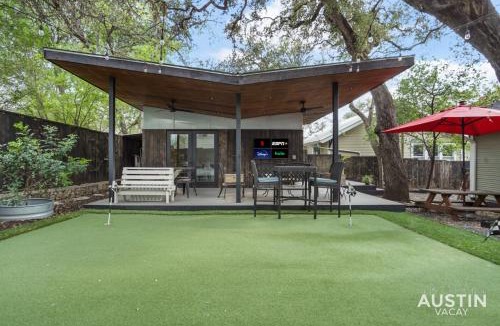 West Campus House | Entertaining Charmer w Outdoor Games and Putt-Putt